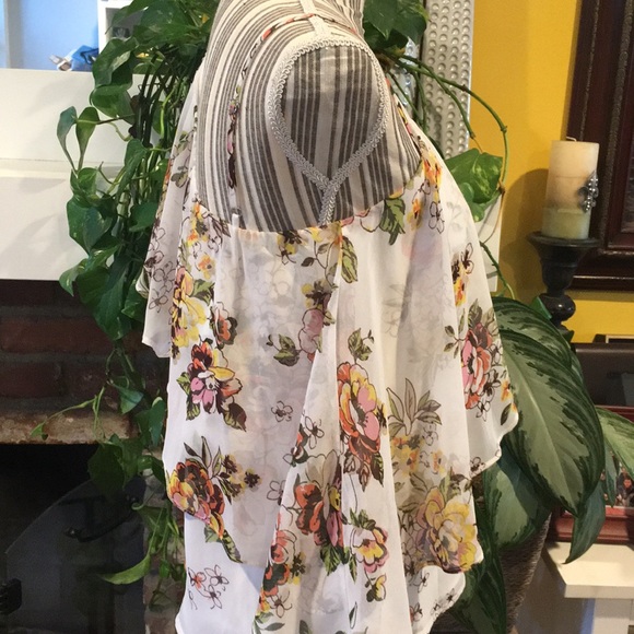 Leith ruffle one shoulder floral top! - Picture 4 of 7